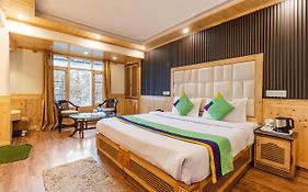 Treebo Greenland, Mall Road